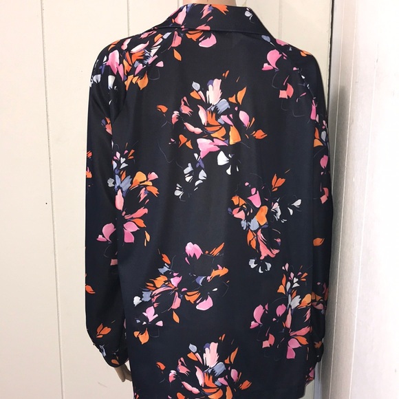 Women’s MARLEK Button down shirt size medium? - Picture 6 of 6